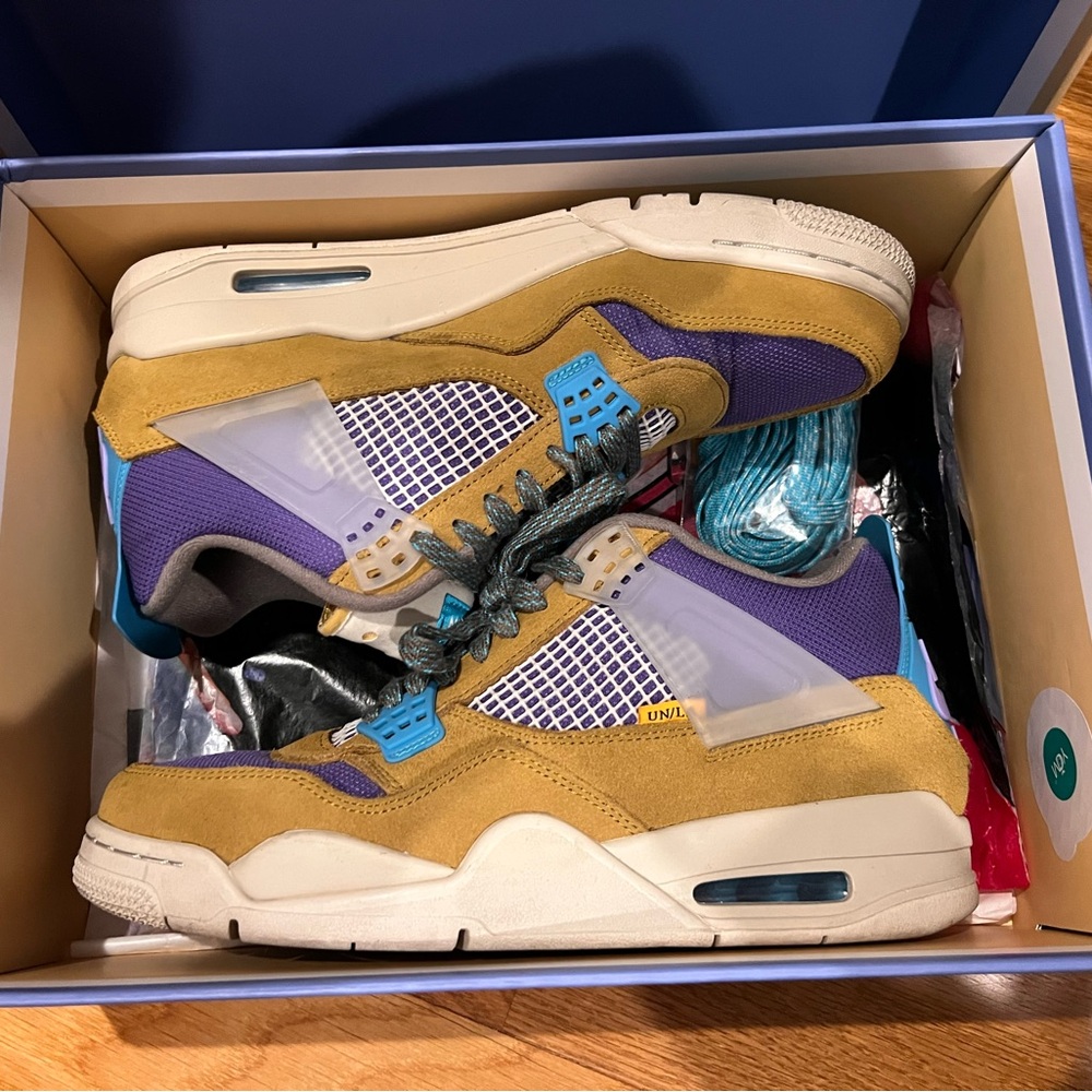 Union Jordan 4 desert moss sz 10